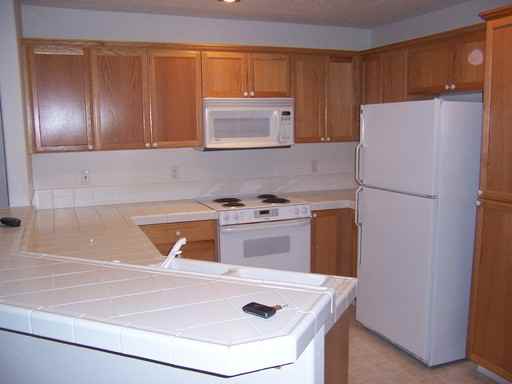 1257 NE Parkside Dr - Photo 3 of 15