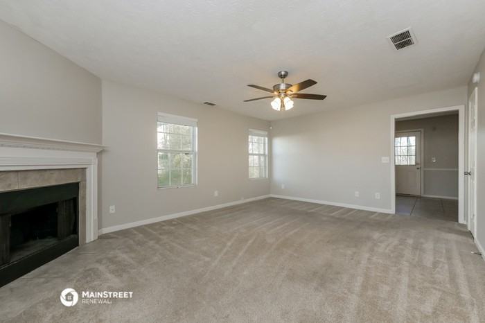 9602 Sleepy Hollow Ln - Photo 3 of 15