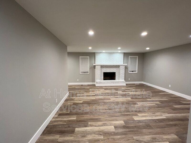 738 E Powell St - Photo 3 of 22