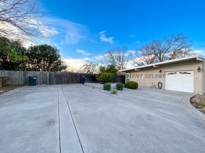 4701 Mcneese Ct - Photo 2 of 20