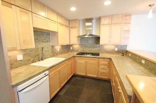 208 N Knoxville Way - Photo 3 of 21