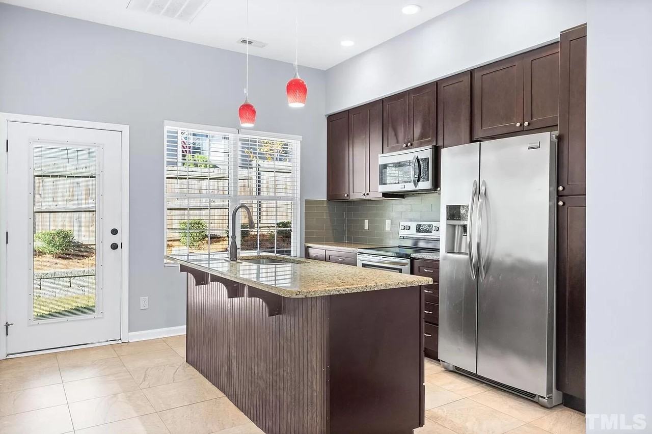 129 Pineland Cir - Photo 2 of 27