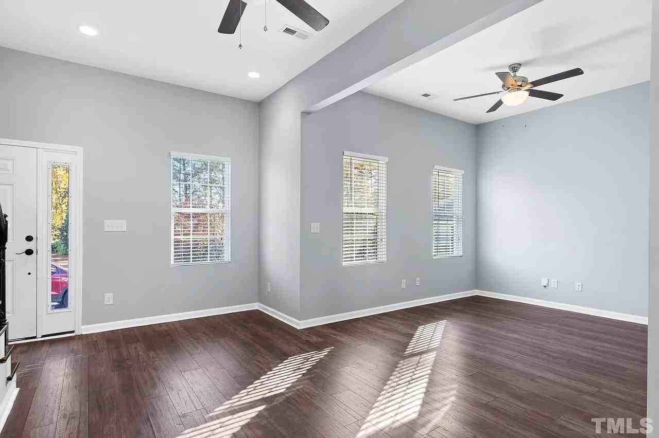 129 Pineland Cir - Photo 5 of 27