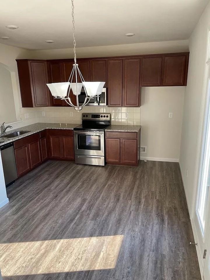 1113 Johns Walk Way - Photo 4 of 25