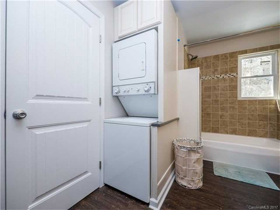 305 S Spargo St #B - Photo 3 of 12