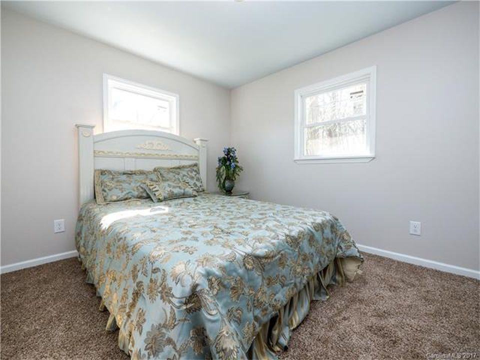 305 S Spargo St #B - Photo 5 of 12