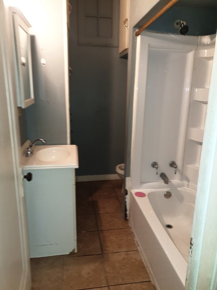 1011 Delaware Ave #2R - Photo 3 of 9