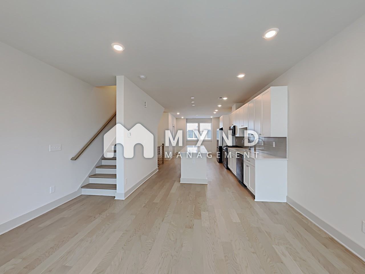 1019 Wesley Terrace Ave - Photo 2 of 31