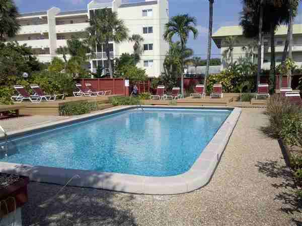 Executive Manor - Photo 2 of 12