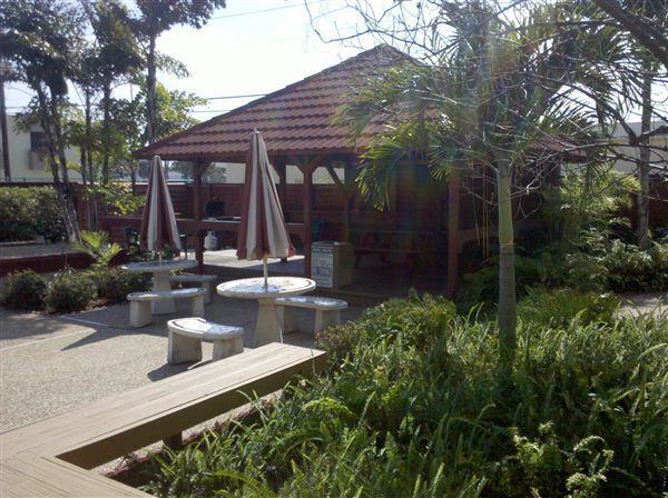 Executive Manor - Photo 3 of 12