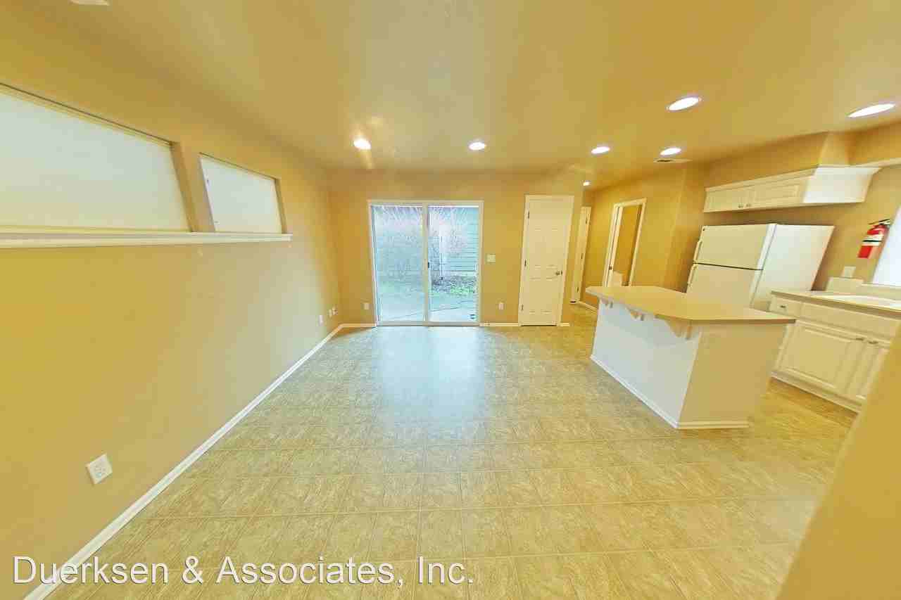 3561 Se Midvale Dr - Photo 3 of 9