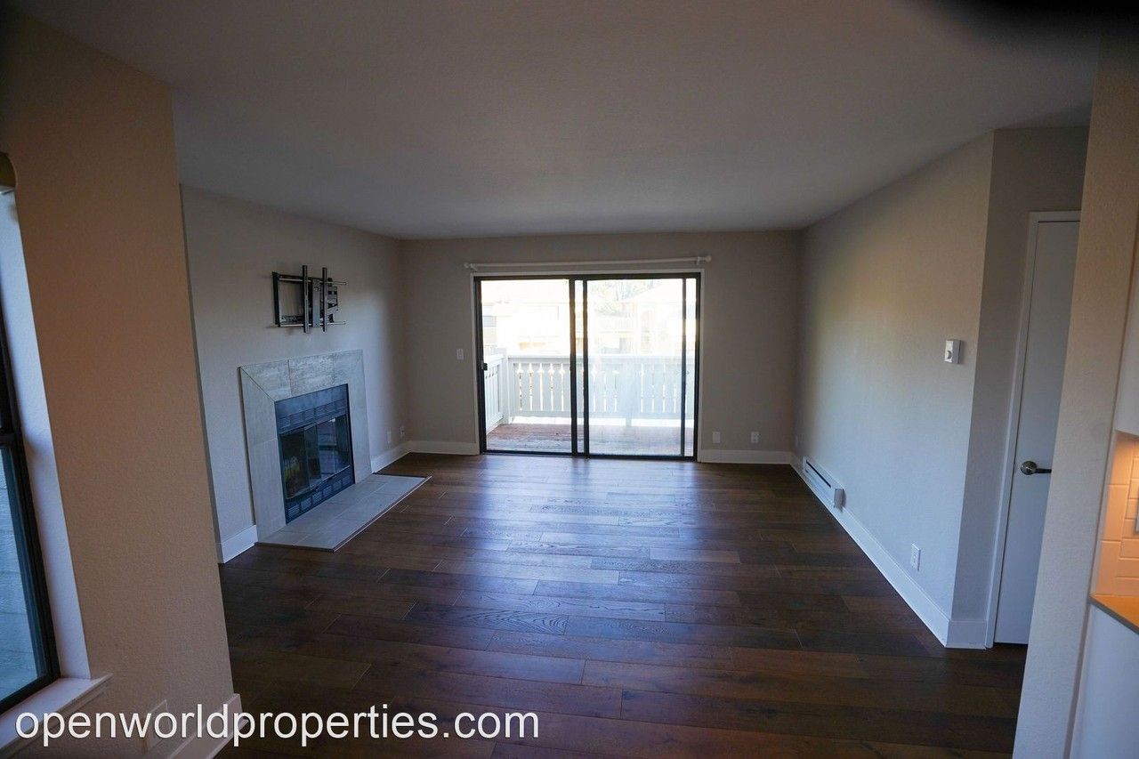 28 Lakeshore Ct - Photo 3 of 20
