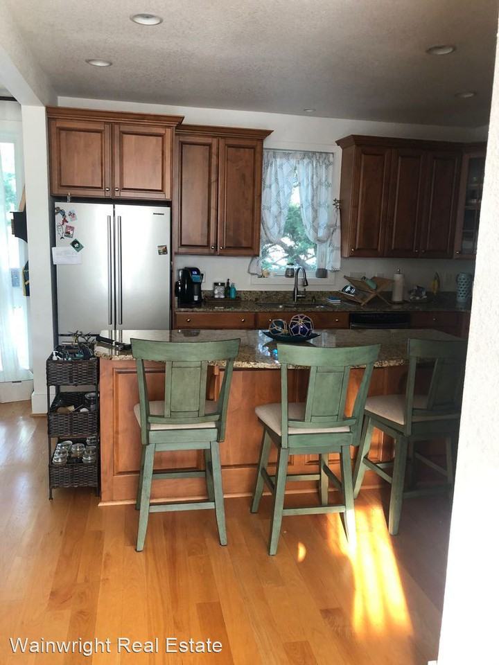 713 14th St - Photo 3 of 19