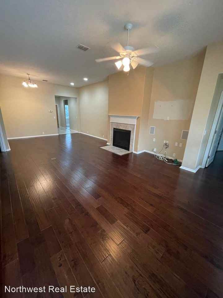 8143 Prospect Pt - Photo 3 of 15