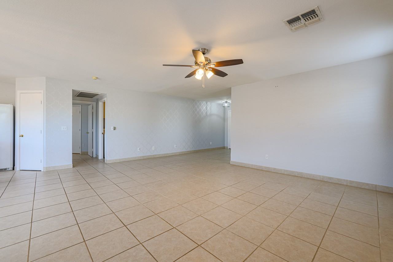 1324 S Mosley Ct - Photo 5 of 32