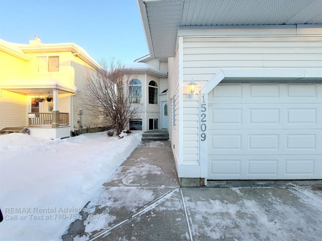 15209 48a St Nw - Photo 2 of 27