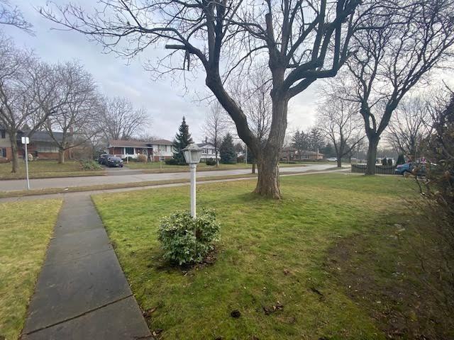 1461 Glengarry Ave - Photo 2 of 15