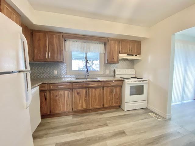 1461 Glengarry Ave - Photo 3 of 15