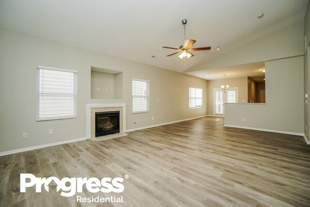 4043 Summerstone Dr - Photo 3 of 16