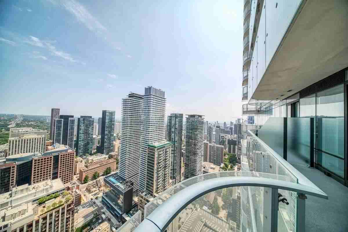 Yonge St & Bloor St W #4202