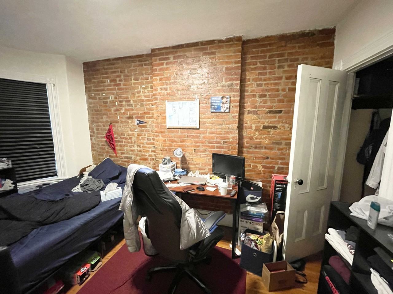 Windsor St - Photo 3 of 11