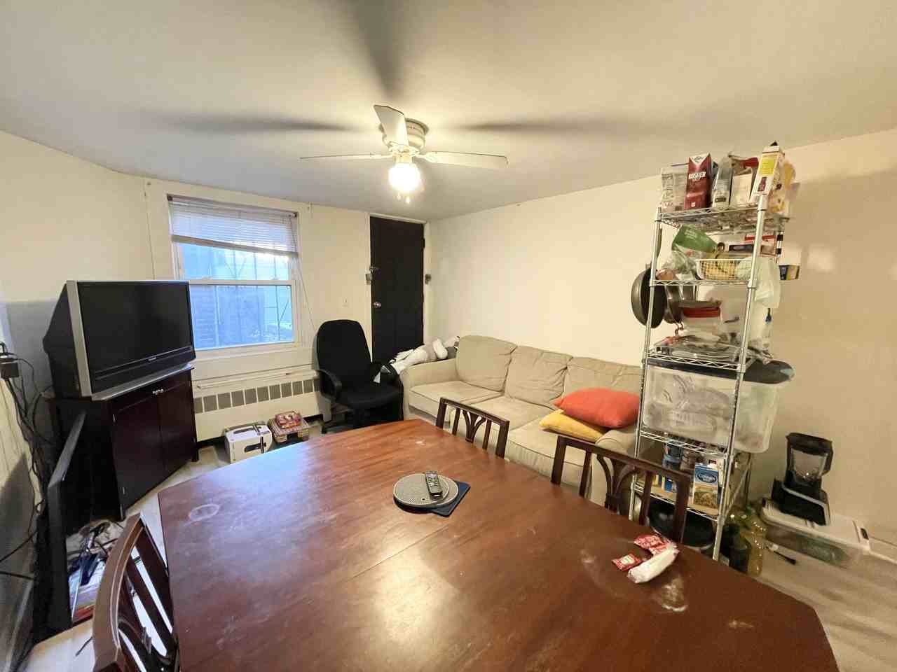 Windsor St - Photo 4 of 11