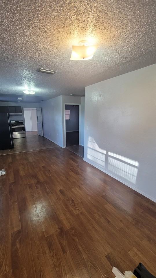 883 W Ohio Ave #1 - Photo 3 of 8