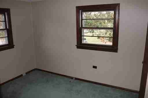 985 Long Ferry Rd - Photo 3 of 10