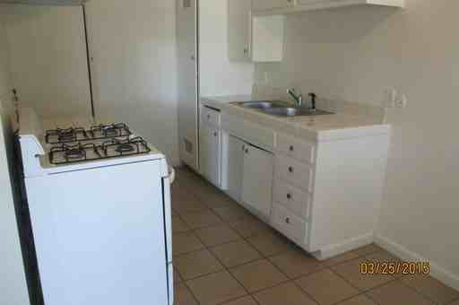 1327 Villa St - Photo 3 of 6