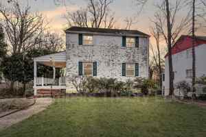 featured image of 19 S Aberdeen St