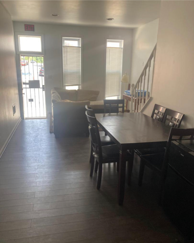 2505 W Baltimore St - Photo 3 of 10