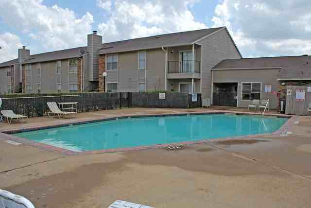 2361 Highland Rd C4 - Photo 2 of 9