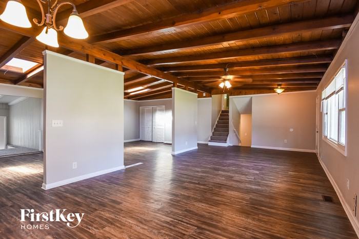 2834 Stonecreek Rd Se - Photo 3 of 15