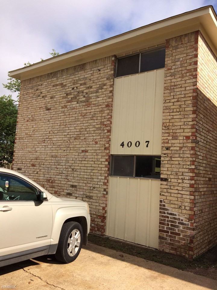 4007 College Main St - Photo 2 of 7