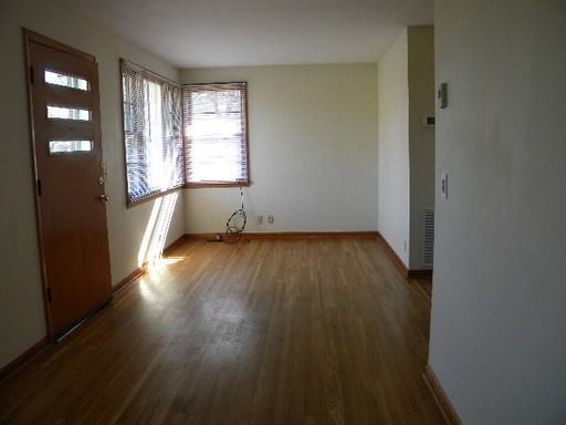 391 Wimpole Dr - Photo 2 of 9