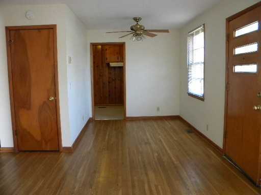 391 Wimpole Dr - Photo 3 of 9