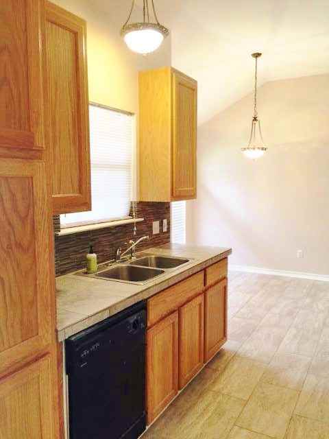 1303 Girard St - Photo 3 of 15