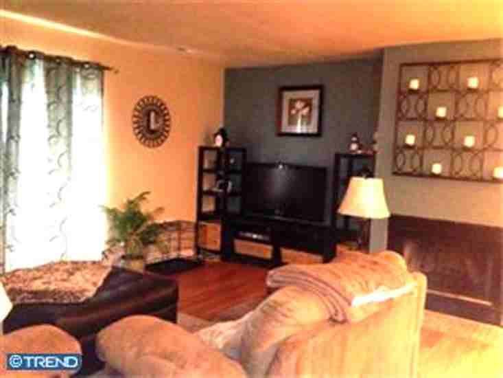 455 Atlanta Court - Photo 2 of 6