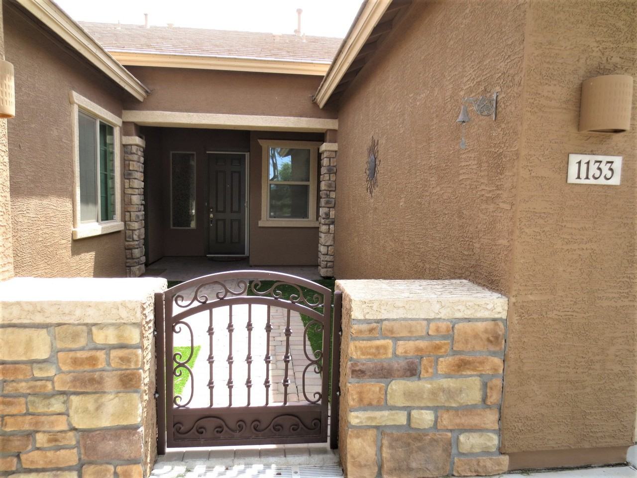 1133 E Buckingham Ave - Photo 2 of 50