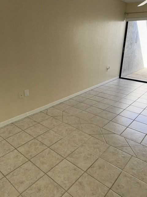 7705 Rockville Ct - Photo 3 of 12