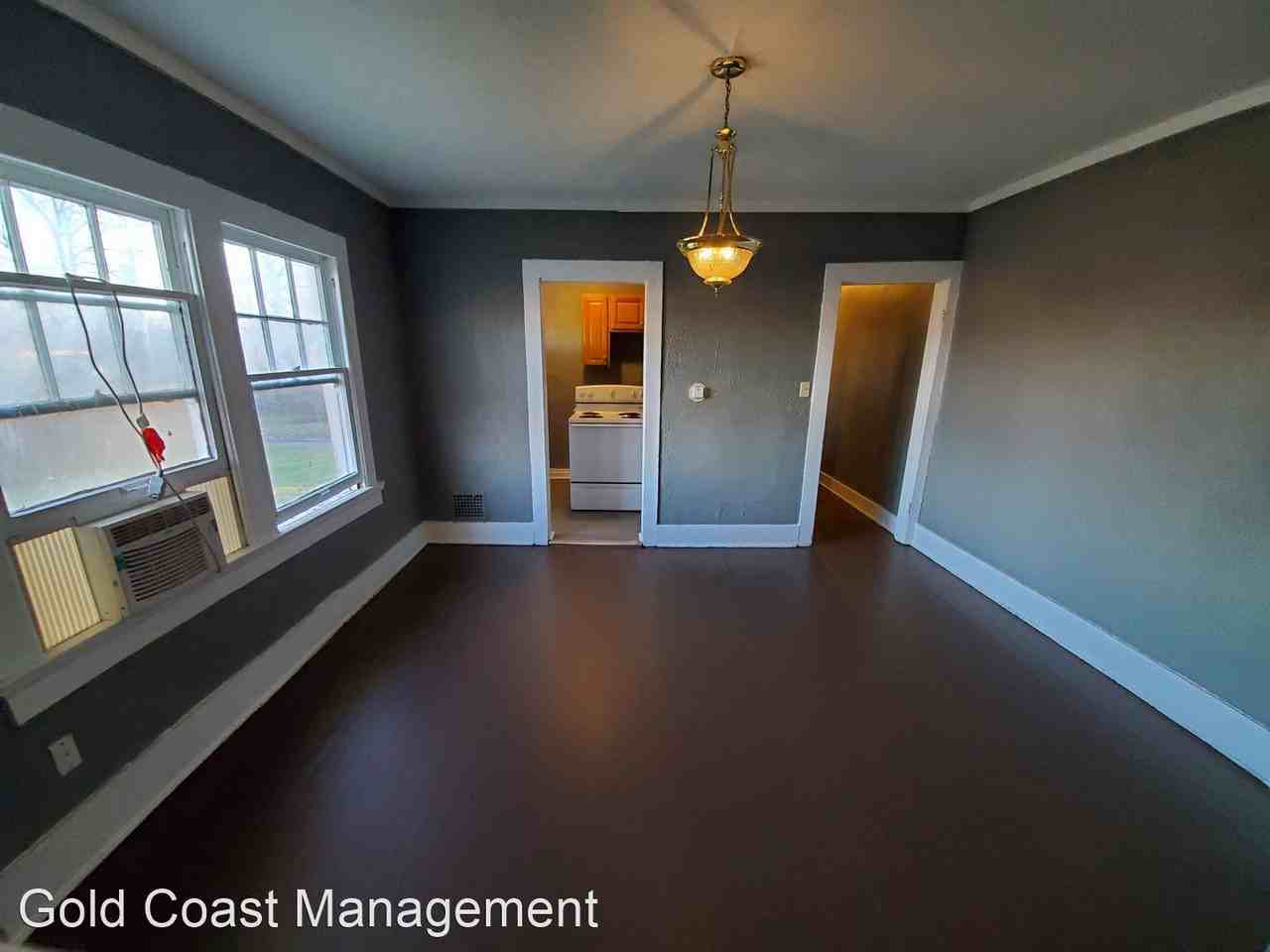 920 Superior Ave - Photo 3 of 15
