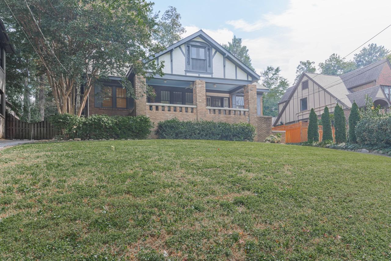 1539 N Morningside Dr Ne - Photo 2 of 12