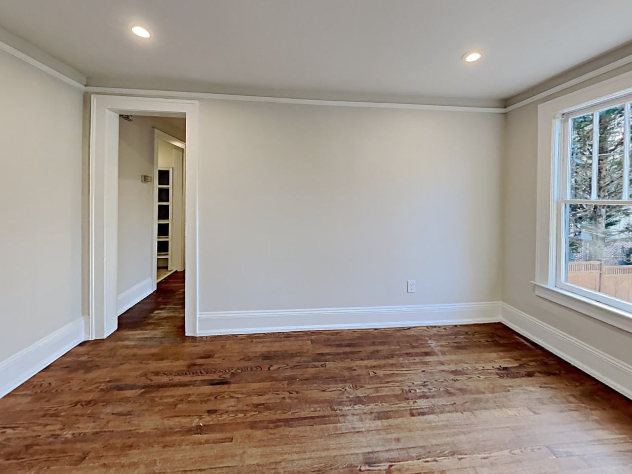1539 N Morningside Dr Ne - Photo 4 of 12