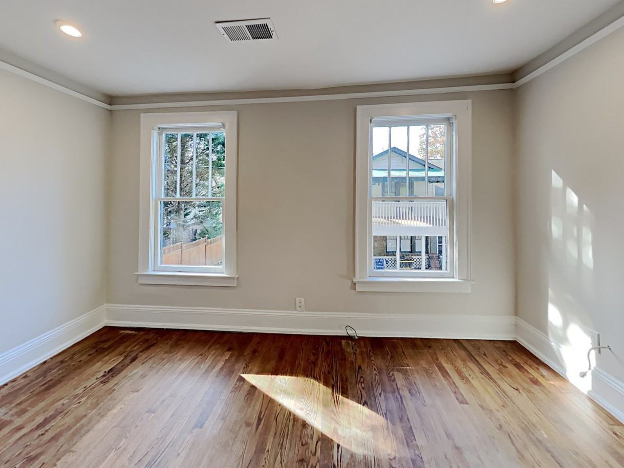 1539 N Morningside Dr Ne - Photo 5 of 12