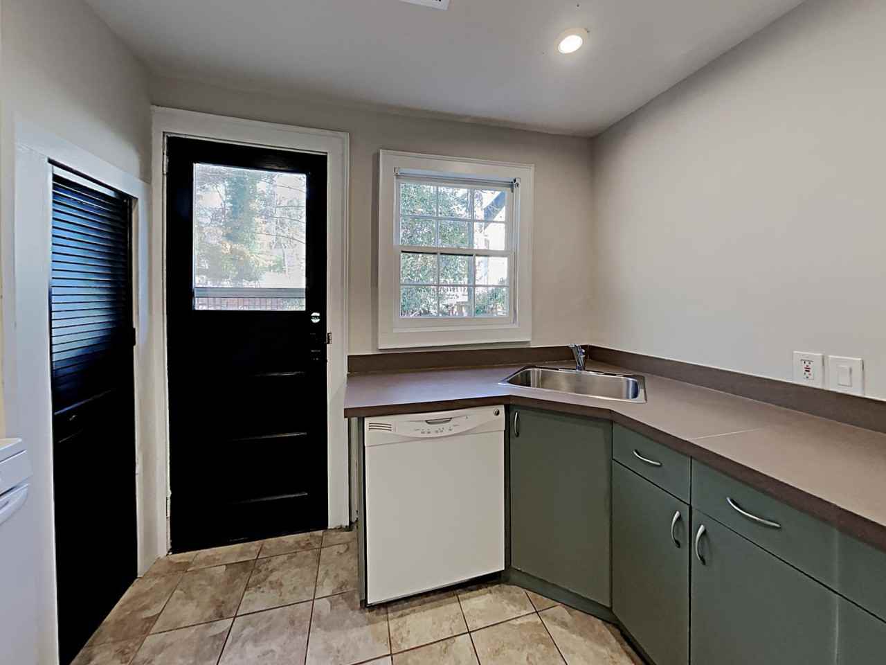 1539 N Morningside Dr Ne - Photo 6 of 12