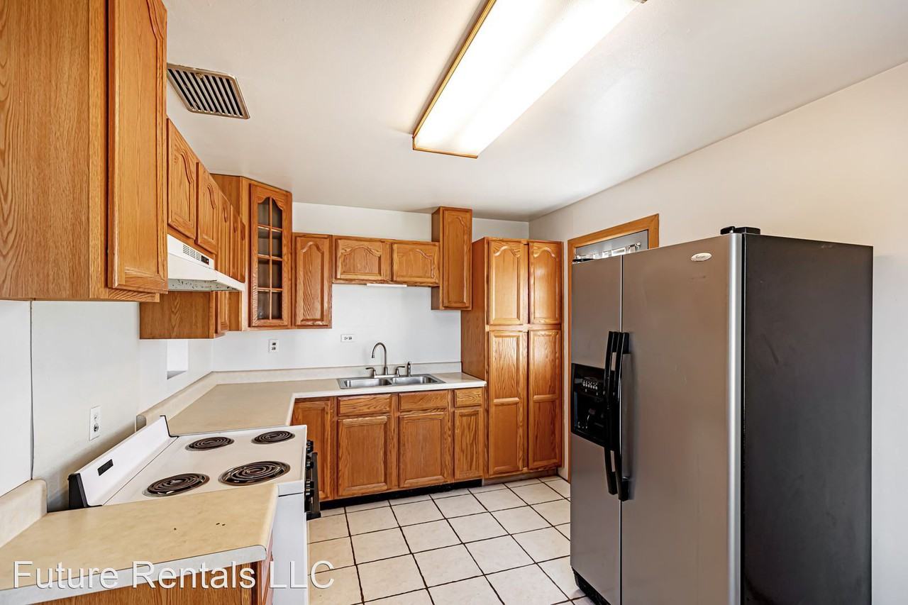 1000 Dexter Ln - Photo 2 of 20