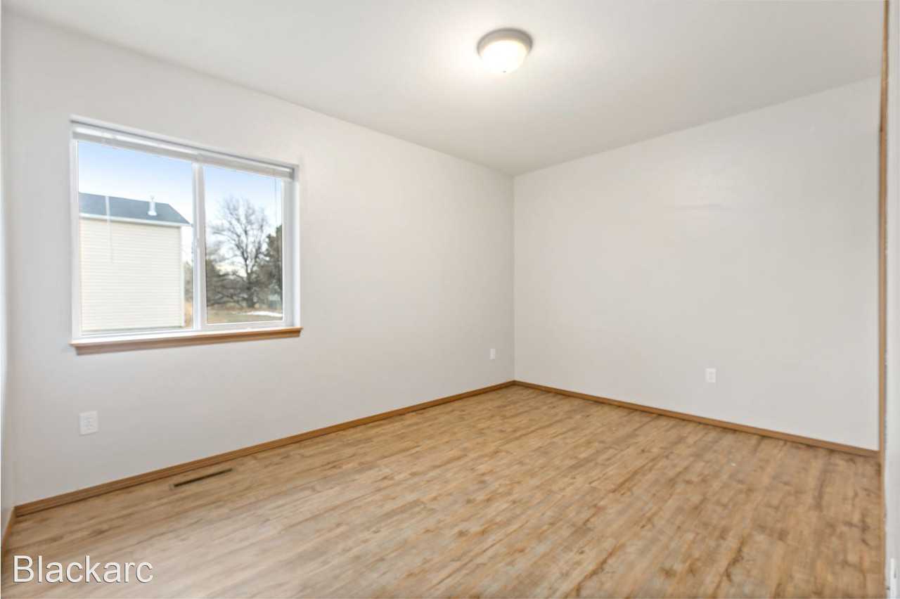 408 Rice Ln - Photo 2 of 8