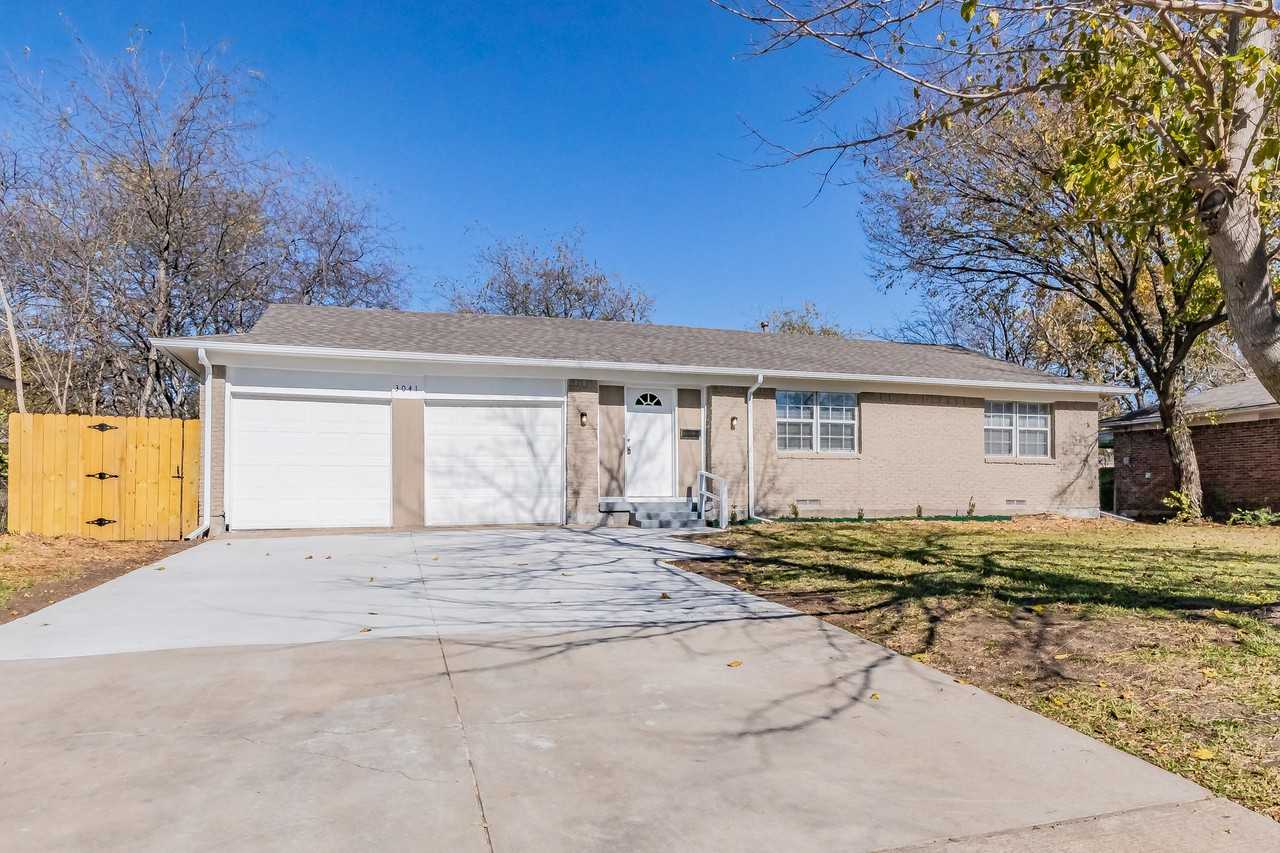 3041 Valwood Pkwy - Photo 2 of 40