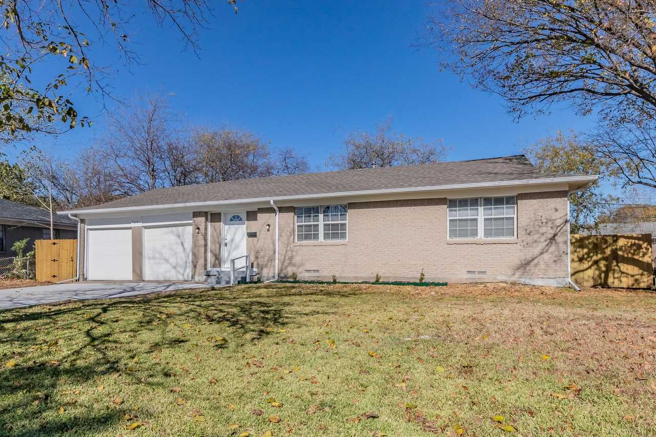 3041 Valwood Pkwy - Photo 3 of 40