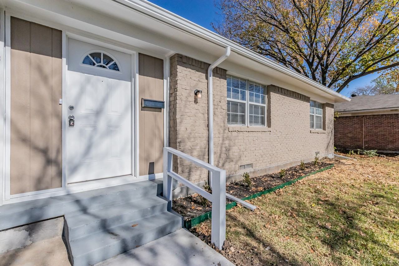 3041 Valwood Pkwy - Photo 5 of 40